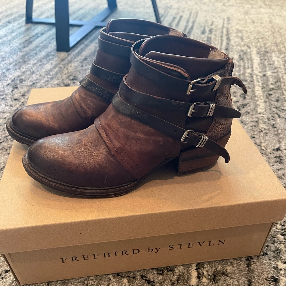 Like new freebird by Steven boots